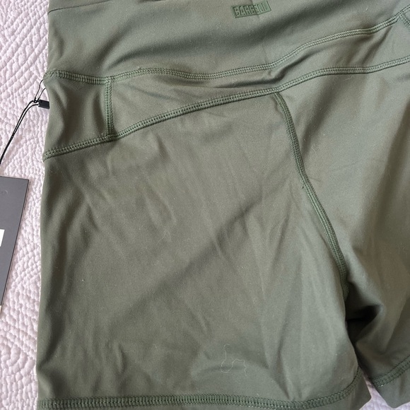 Barbell STAYPUT SHORTS IN RIFLE Size Medium 4.5” Inseam running workout - Picture 8 of 10